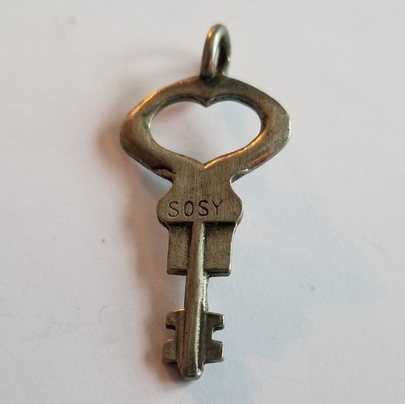 Vintage key pendant SOSY skeleton key steampunk charm silver tone heart - Picture 4 of 12